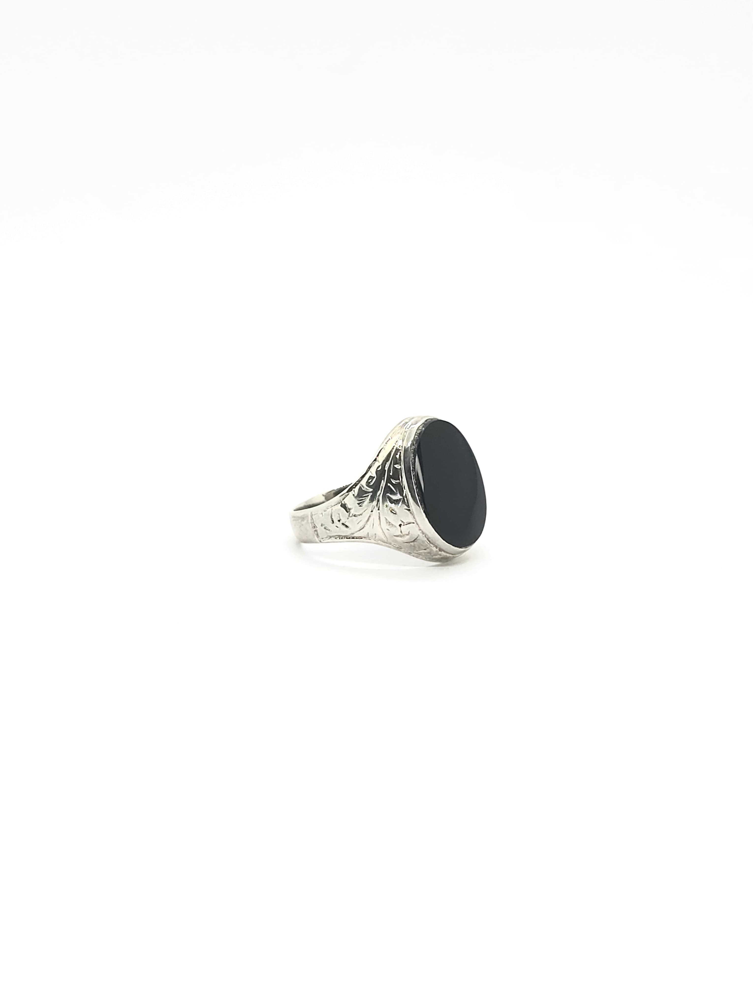 Vintage Style Silver Ring with Engraved Band