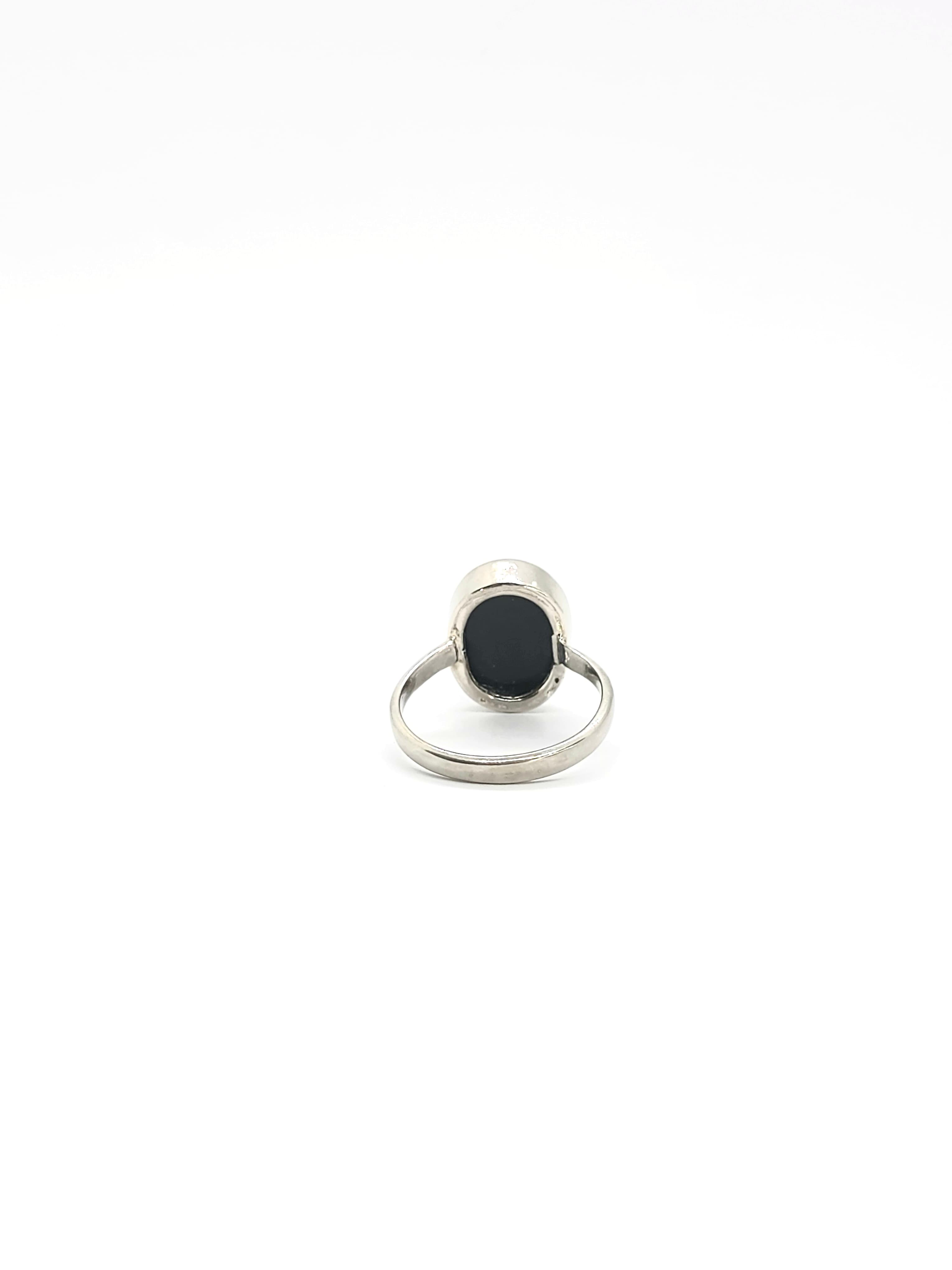 Modern Silver Oval Onyx Ring for Trendy Index Finger Style